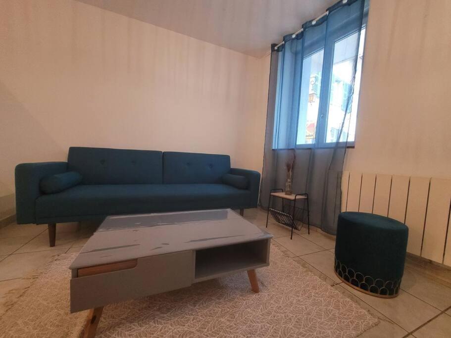 Appartement Sur La Place De Poncin Eksteriør billede