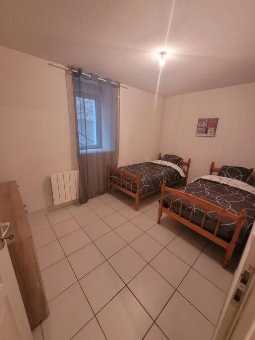 Appartement Sur La Place De Poncin Eksteriør billede
