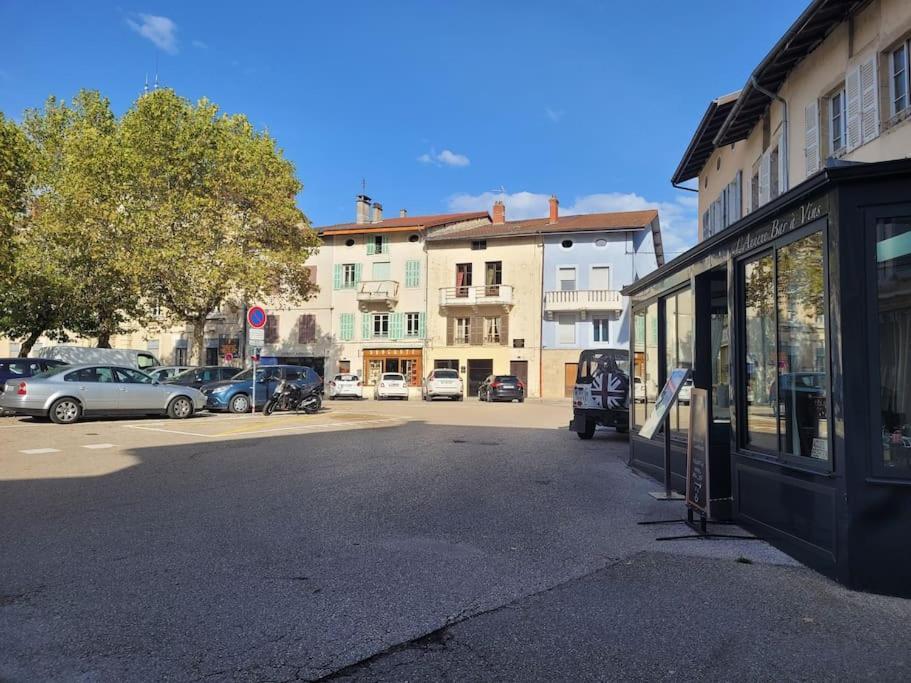 Appartement Sur La Place De Poncin Eksteriør billede